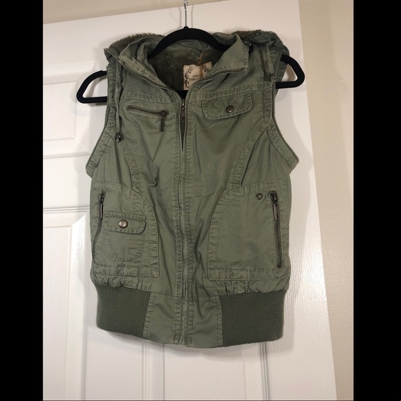 downtown coalition Jackets & Blazers - NWT: army green vest with zip off hood